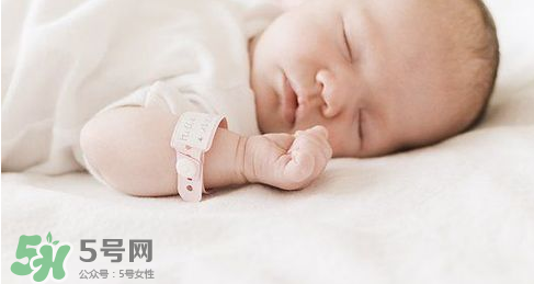 新生兒能用母乳洗臉嗎？新生兒能用母乳擦臉嗎？