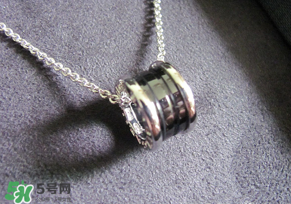 寶格麗小紅人項(xiàng)鏈?zhǔn)鞘裁床馁|(zhì)？寶格麗小紅人項(xiàng)鏈材質(zhì)介紹