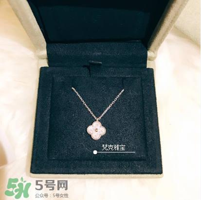 梵克雅寶四葉草項鏈?zhǔn)鞘裁床馁|(zhì)？四葉草項鏈材質(zhì)介紹