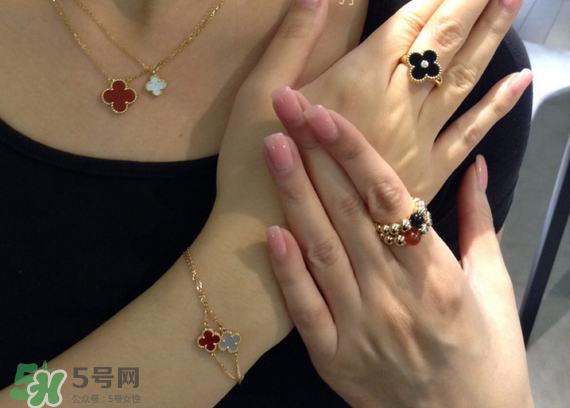 梵克雅寶四葉草項鏈?zhǔn)鞘裁床馁|(zhì)？四葉草項鏈材質(zhì)介紹