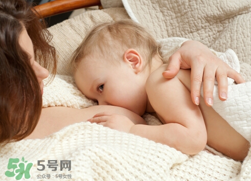 母乳喂養(yǎng)會(huì)胸下垂嗎？母乳喂養(yǎng)胸部下垂怎么辦？