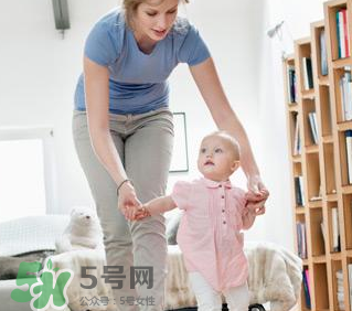 怎么糾正寶寶內(nèi)八字腳？寶寶八字腳幾歲前可以糾正？