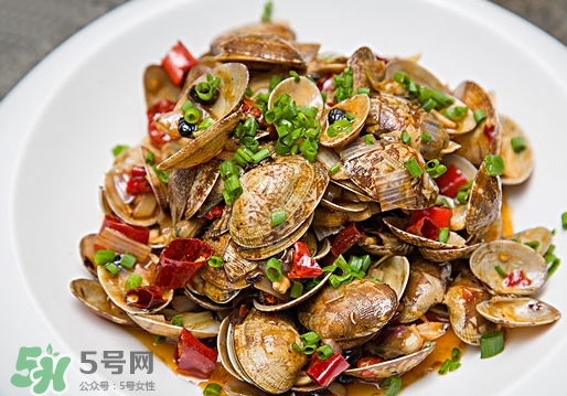 花甲泡了一夜還能吃嗎？花甲泡了一夜吃了會(huì)怎樣