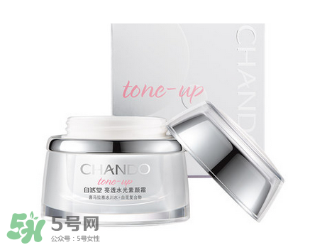 自然堂粉紅素顏霜和水光素顏霜有什么區(qū)別？哪款好用？