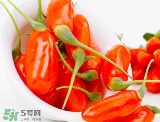 枸杞鮮果能吃嗎？鮮枸杞好還是干枸杞好