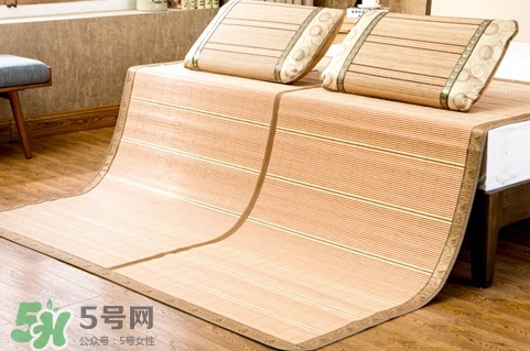 夏天擦涼席用熱水還是用冷水？涼席來年用時注意什么