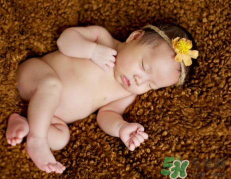 新生兒吃母乳一次吃多久？新生兒吃母乳一次十分鐘正常嗎？