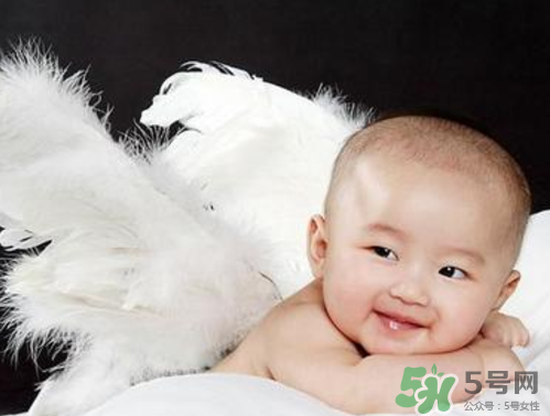 新生兒吃母乳拉稀是怎么回事？新生兒吃母乳拉稀怎么辦？