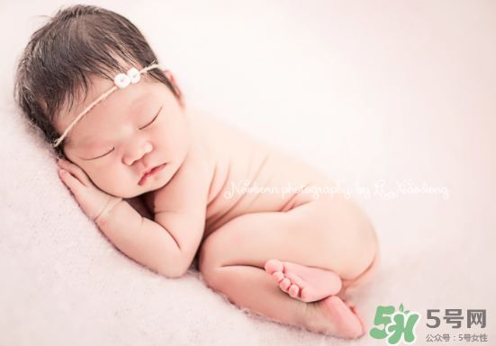 新生兒吃母乳一天拉幾次正常？新生兒吃母乳的排便規(guī)律