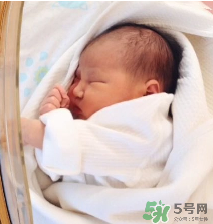 新生兒吃母乳會(huì)撐到嗎？新生兒吃母乳會(huì)吃撐嗎？
