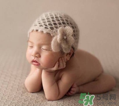 新生兒吃母乳會(huì)撐到嗎？新生兒吃母乳會(huì)吃撐嗎？