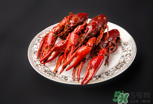 做麻辣小龍蝦放什么調(diào)料？麻辣小龍蝦可以放什么菜？
