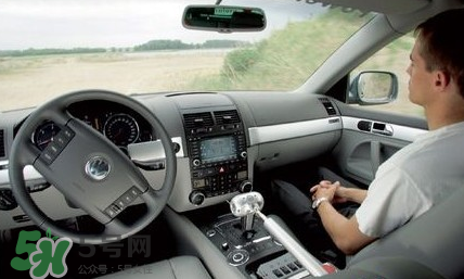 李彥宏坐無人駕駛汽車上五環(huán) 無人駕駛汽車什么時(shí)候上市？