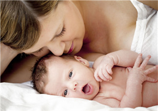新生兒吃母乳拉稀是怎么回事？新生兒吃母乳拉稀怎么辦？