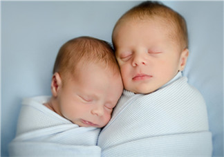 新生兒吃母乳需要喝水嗎？新生兒需不需要要喝水？