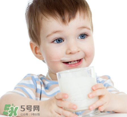 兒童能喝老年人奶粉嗎？老年人奶粉小孩能不能喝？