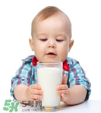 兒童能喝老年人奶粉嗎？老年人奶粉小孩能不能喝？