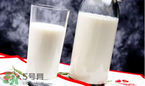 嬰兒奶粉老人能喝嗎？老人能不能喝嬰兒奶粉？