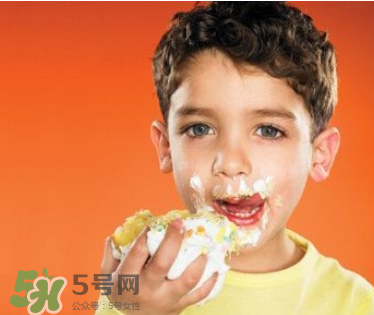 寶寶愛吃甜食智力會下降嗎？兒童愛吃糖會影響智力嗎？