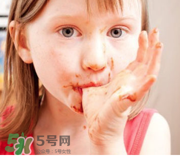 寶寶愛吃甜食智力會下降嗎？兒童愛吃糖會影響智力嗎？