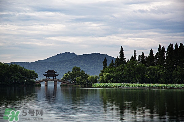 8月份去杭州穿什么？八月份去杭州穿什么衣服