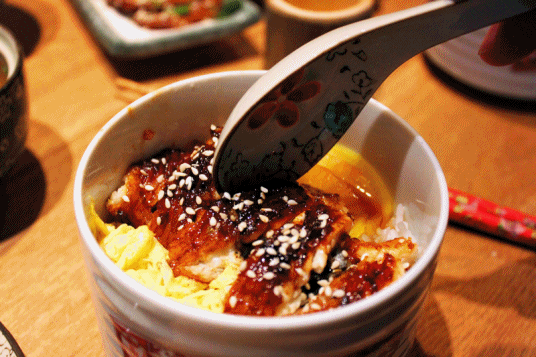 鰻魚飯好吃嗎？鰻魚飯有刺嗎？