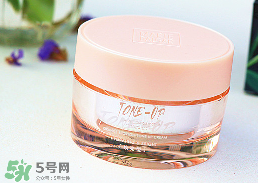 瑪麗黛佳素顏霜和v7哪個(gè)好？瑪麗黛佳素顏霜和v7對(duì)比