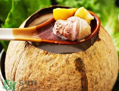 椰子雞里面的耶肉能吃嗎？椰子雞湯底怎麼做