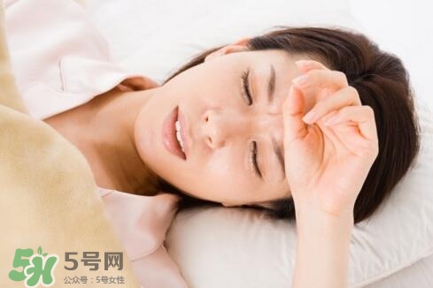 孕婦打噴嚏會嚇著寶寶嗎？孕婦打噴嚏對胎兒有影響嗎？