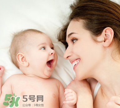 寶寶吐奶和哭有關(guān)系嗎？寶寶哭會引起吐奶嗎？