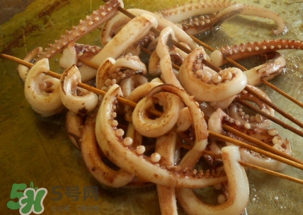 鐵板魷魚有營養(yǎng)嗎？鐵板魷魚對身體有害嗎