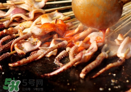 鐵板魷魚有營養(yǎng)嗎？鐵板魷魚對身體有害嗎