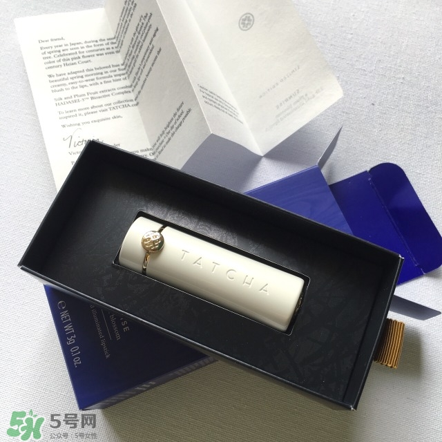 tatcha梅子粉好看嗎？tatcha白管口紅梅子粉試色