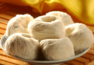 龍須糖是什么做的？龍須糖上面一層粉是什么粉