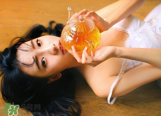三伏貼能治痛經(jīng)嗎？三伏貼治療痛經(jīng)貼哪里哪個穴位？