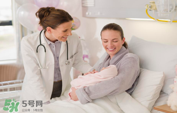 三伏天坐月子可以洗澡嗎？三伏天坐月子可以穿短袖嗎？