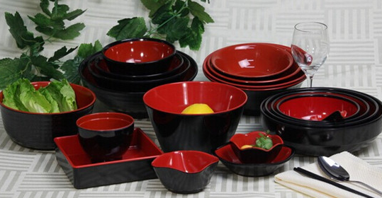 仿瓷碗可以放微波爐嗎？仿瓷餐具能在微波爐里加熱嗎