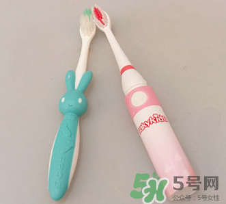 兒童電動(dòng)牙刷聲波的好還是旋轉(zhuǎn)的好？?jī)和妱?dòng)牙刷怎么選？