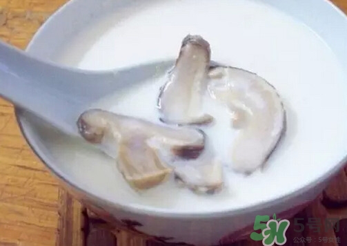 牛奶燉香菇可以治鼻炎嗎？牛奶燉香菇吃了有什么作用？
