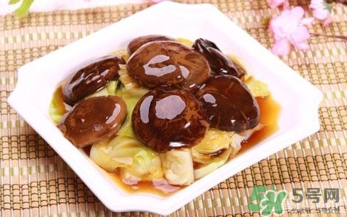 牛奶燉香菇可以治鼻炎嗎？牛奶燉香菇吃了有什么作用？