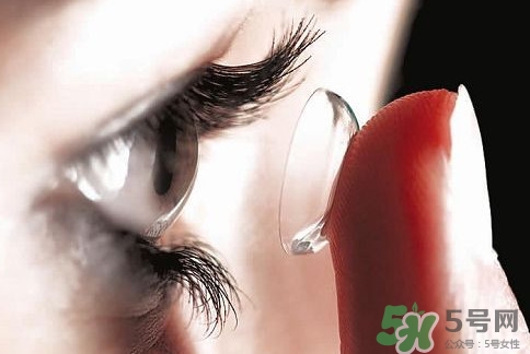 隱形眼鏡一天能戴多久？隱形眼鏡多久更換一次？