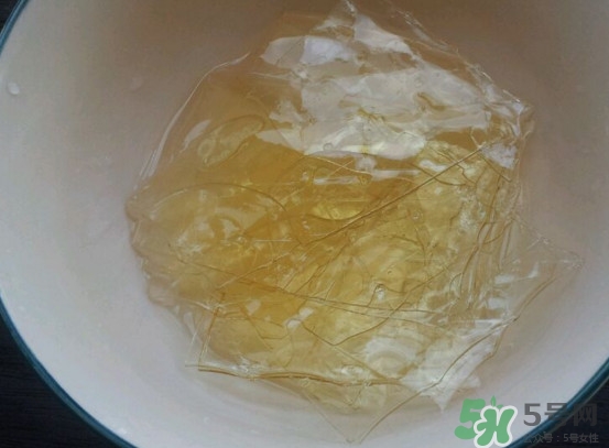 吉利丁片用冷水泡多久？吉利丁片做果凍的比例