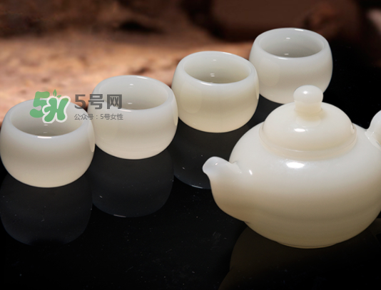 三伏天可以喝白酒嗎？三伏天喝白酒好還是啤酒？