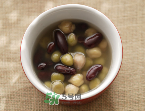 三伏天可以喝綠豆湯嗎？三伏天是喝綠豆湯還是喝生姜水？