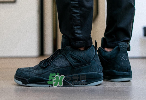 kaws與air jordan 4聯(lián)名黑色版本多少錢？aj4純黑限定發(fā)售價(jià)格