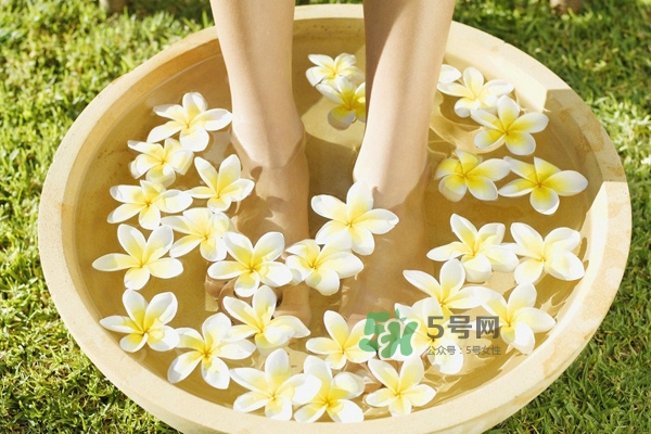 三伏天泡腳可以驅寒嗎？用什么泡腳可以驅寒？