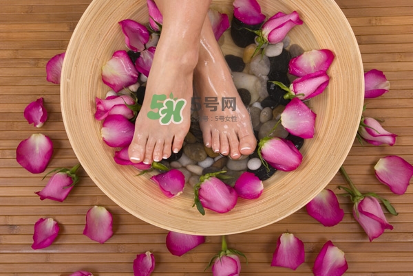 三伏天泡腳可以驅寒嗎？用什么泡腳可以驅寒？