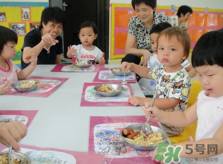 寶寶不去幼兒園可以嗎？寶寶可以不上幼兒園嗎？