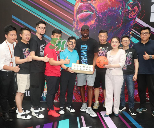 2017韋德中國行沈陽站上腳穿的球鞋是什么型號？