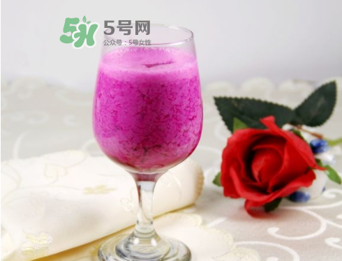 紅心火龍果能和酸奶一起吃嗎？紅心火龍果和酸奶榨汁好嗎？